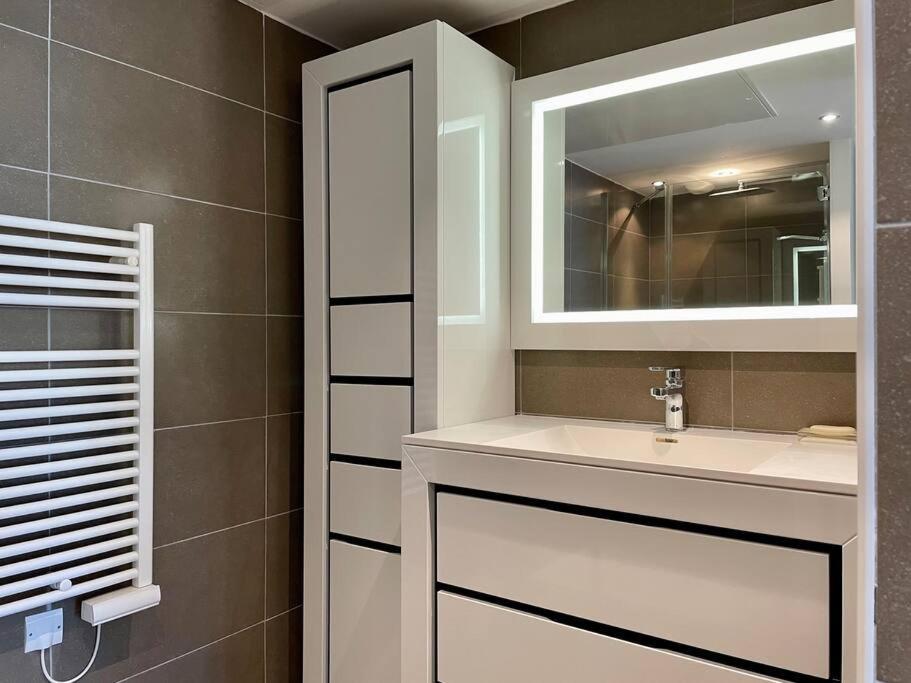 17 - Appartement Neuf, Parking Terrasse Et Jolie Vue Bandol Exteriör bild