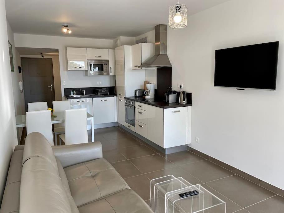 17 - Appartement Neuf, Parking Terrasse Et Jolie Vue Bandol Exteriör bild